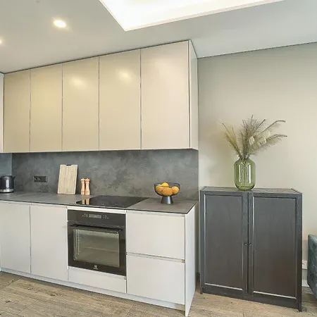 Amazing X Free Parking X Self Check In 24x7 *