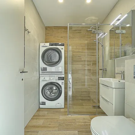 Amazing X Free Parking X Self Check In 24x7