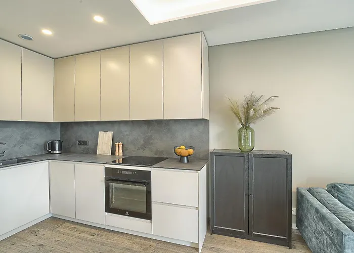 Amazing X Free Parking X Self Check In 24x7 *