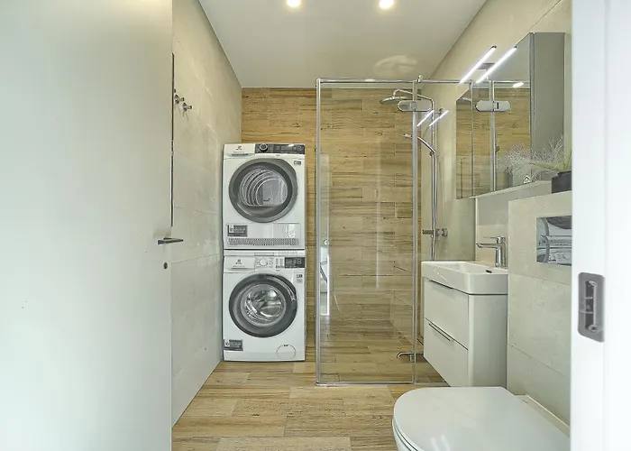 Amazing X Free Parking X Self Check In 24x7